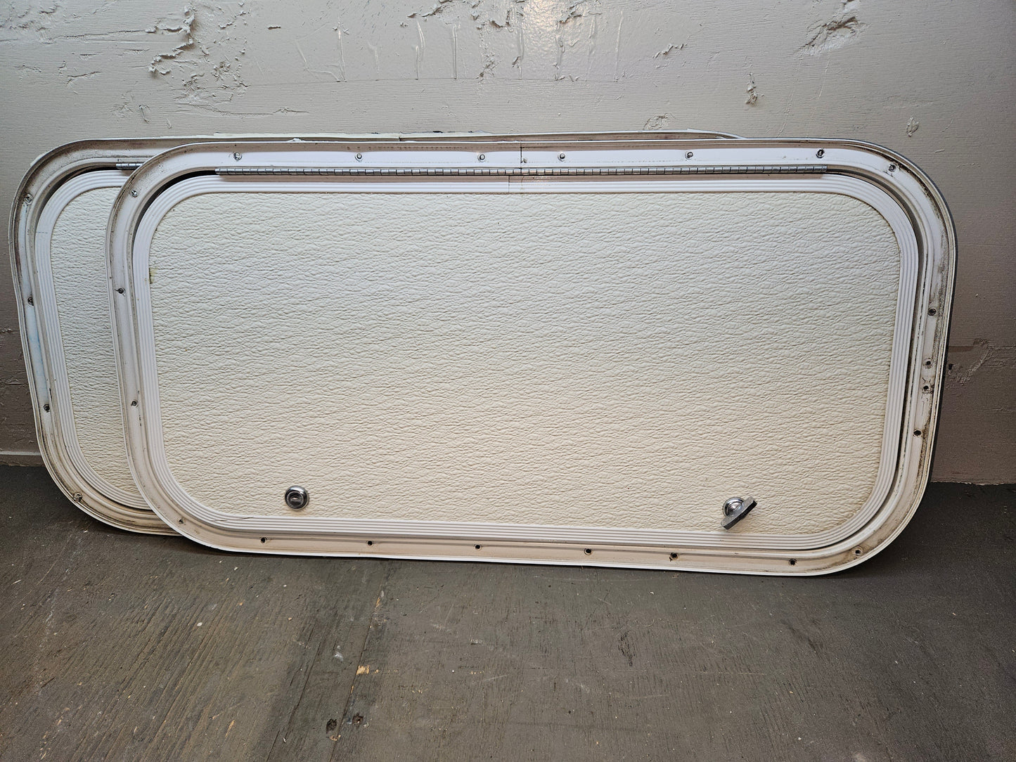 Cargo door