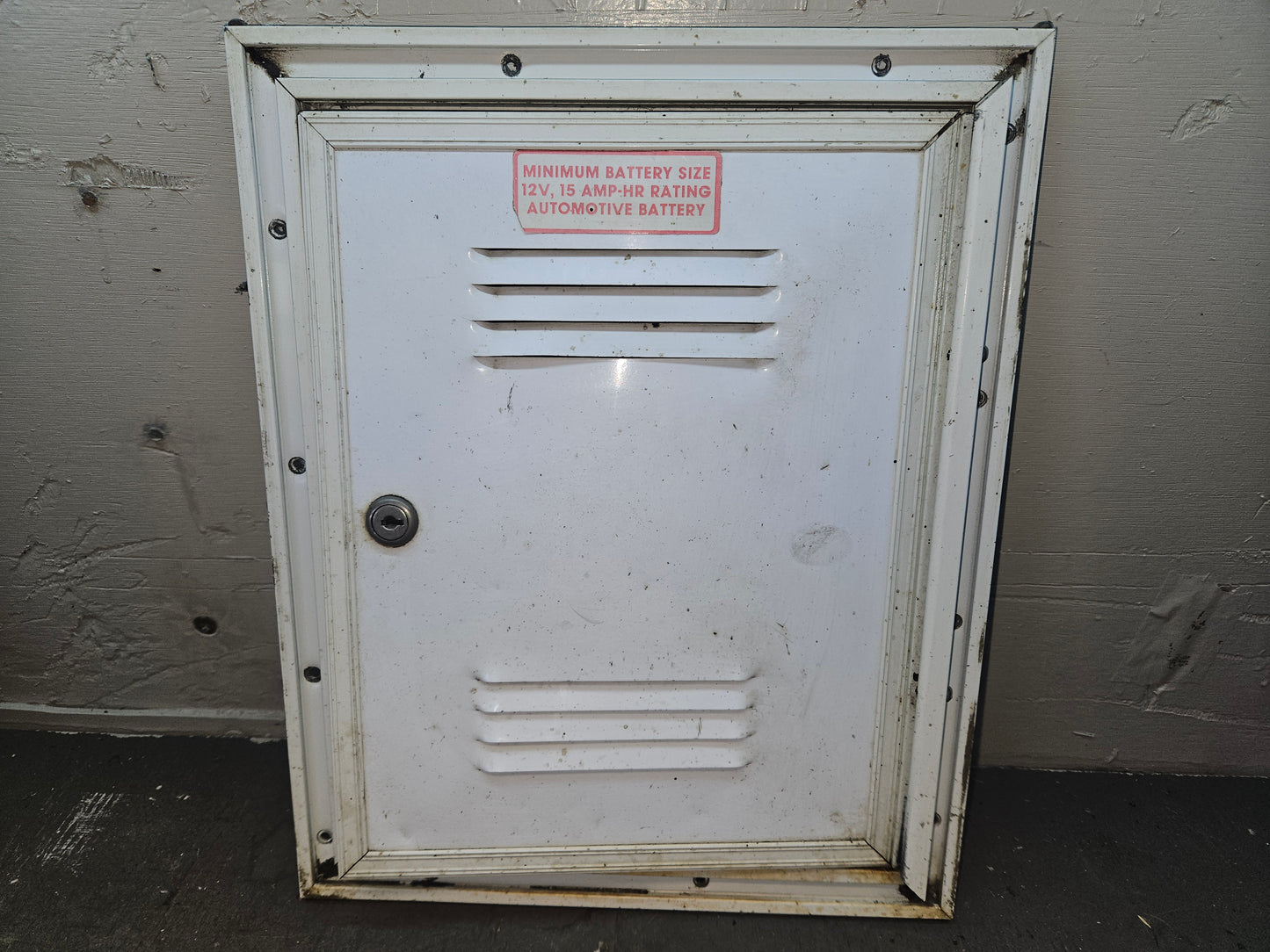 Cargo door vented