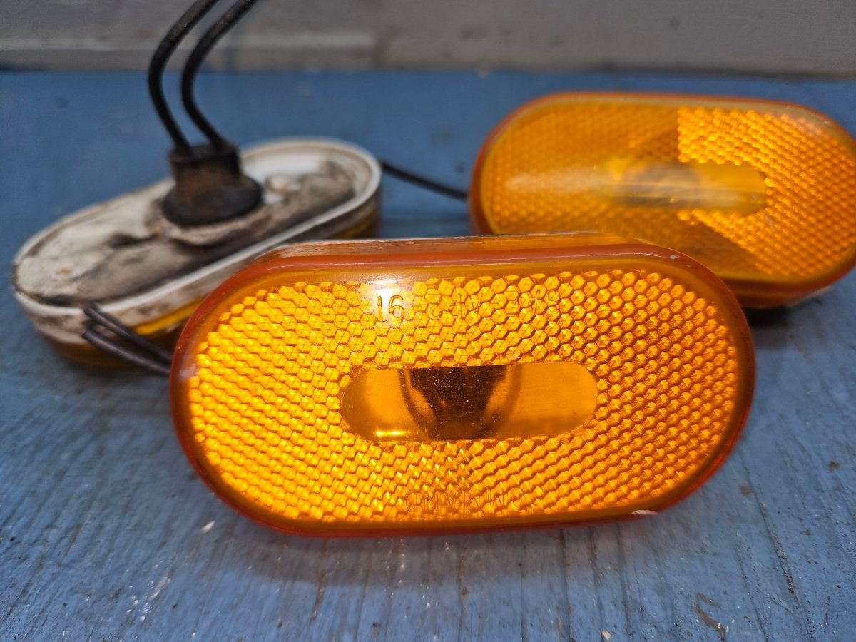 Marker light amber