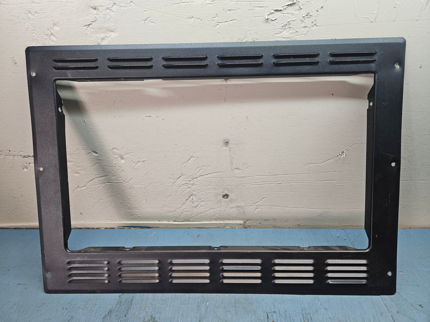Microwave surround