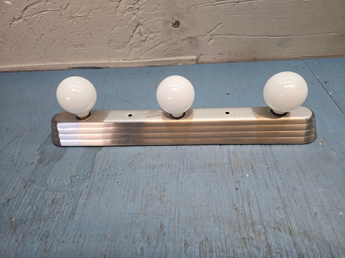Vanity light