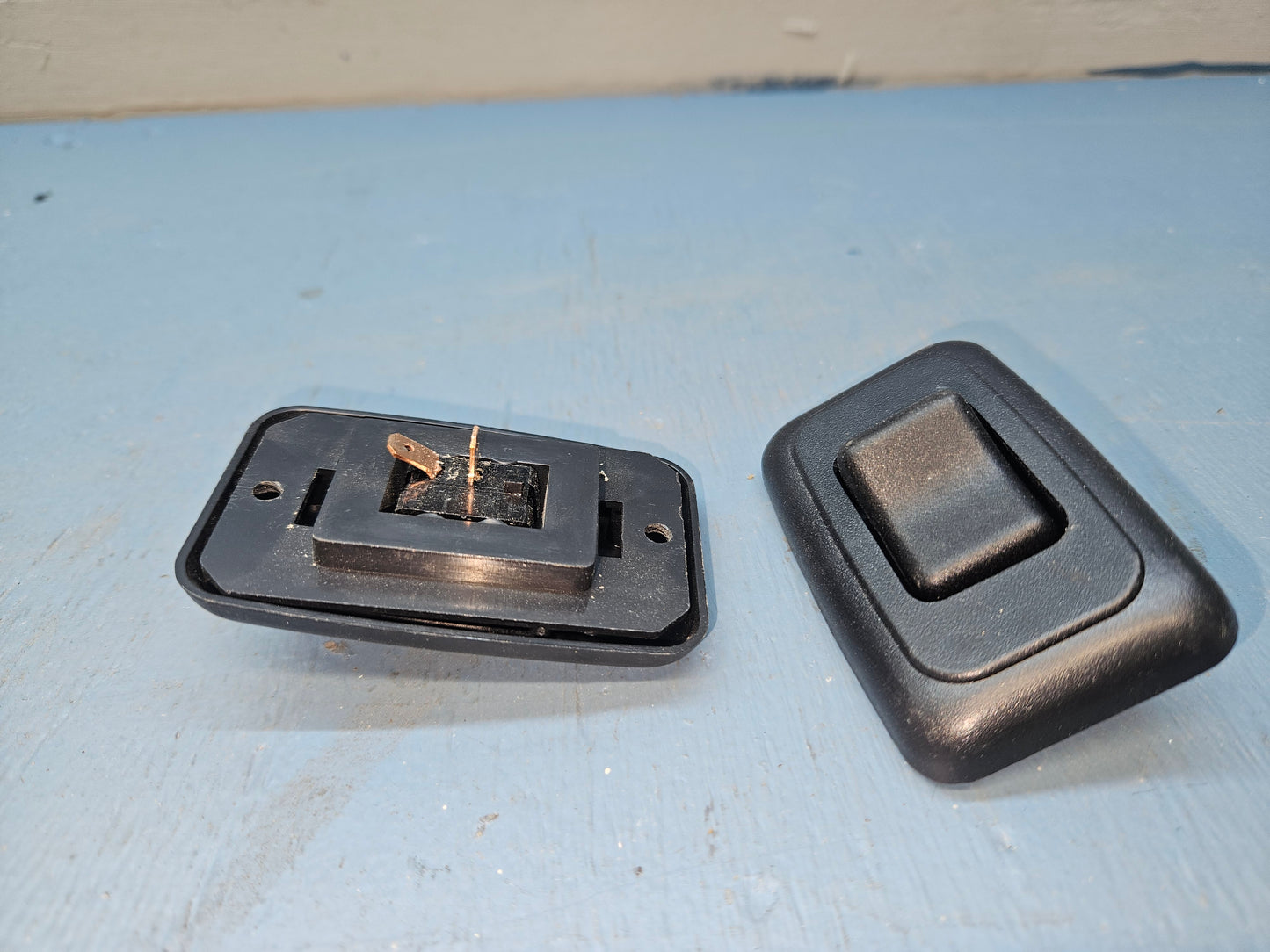 Light switch black