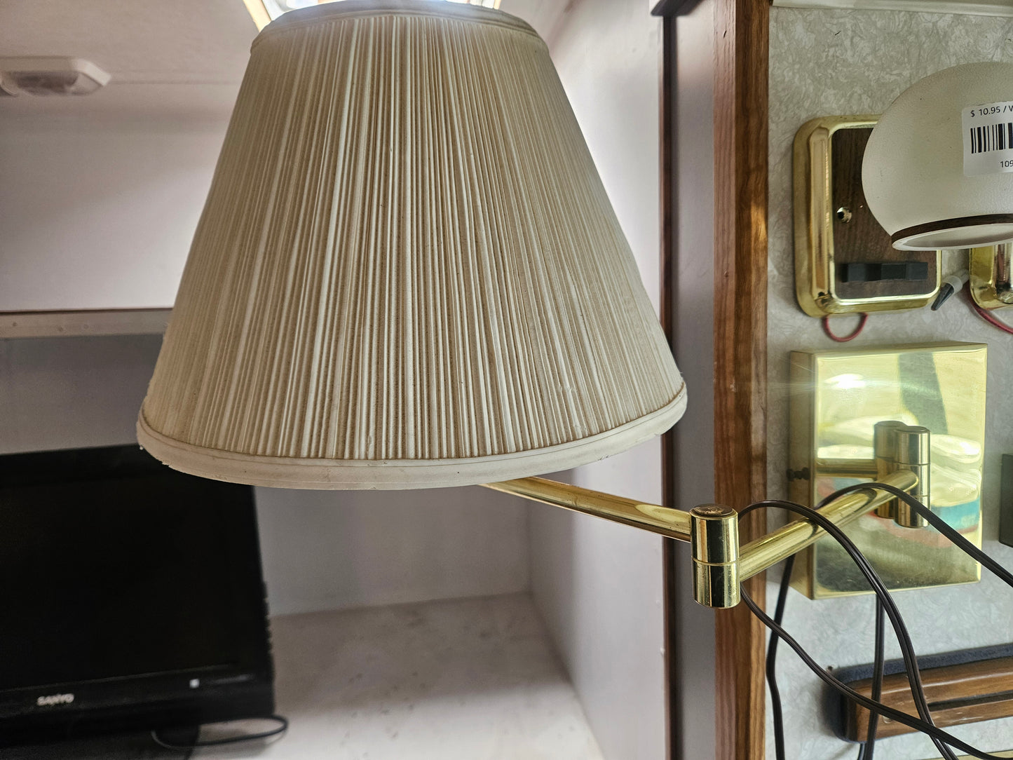 Wall mount light