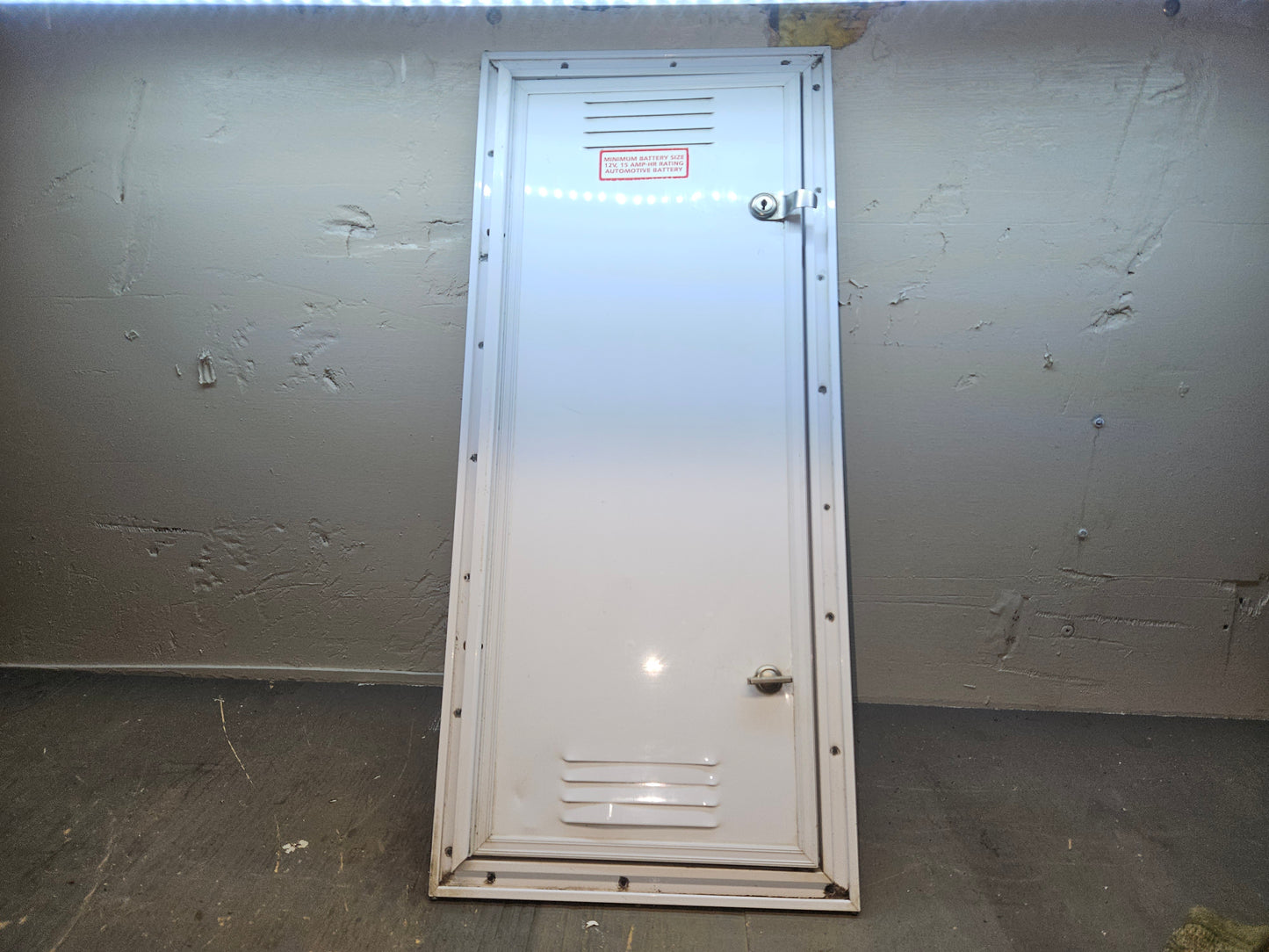Cargo door vented