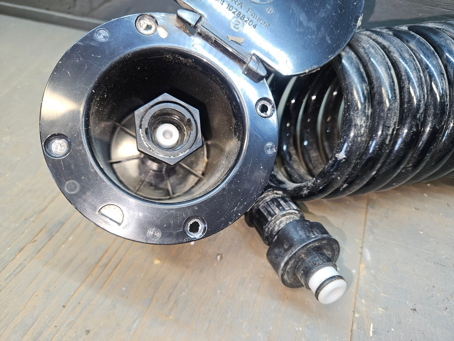 Spray port quick connect
