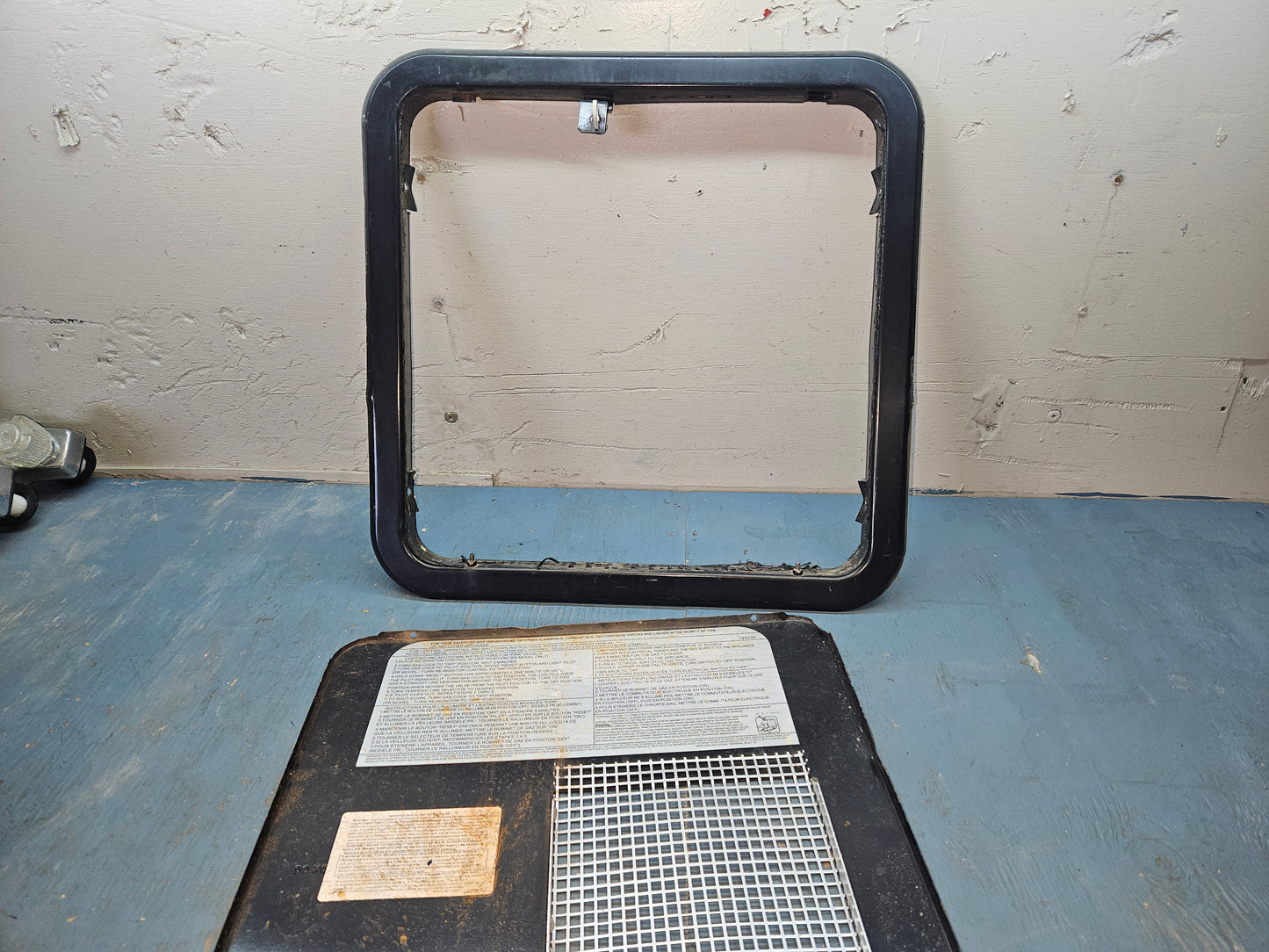 Suburban 6 gallon hot water tank cover.