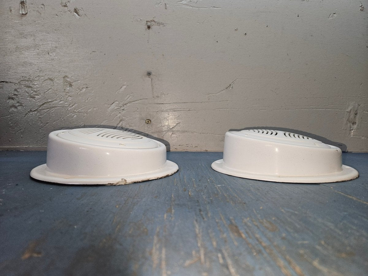 Outdoor stereo speaker