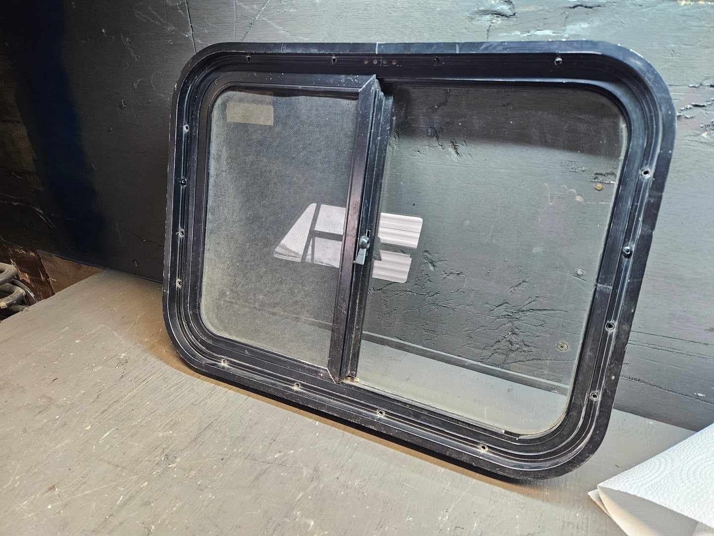 Small sliding window black