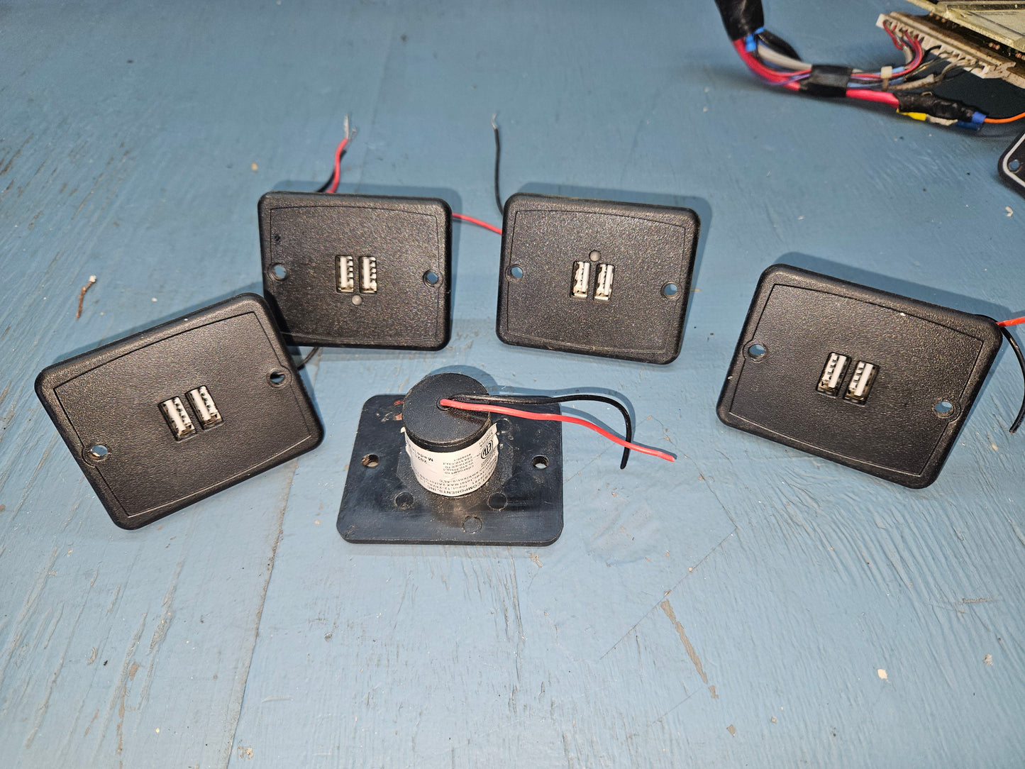 Dual USB plugs