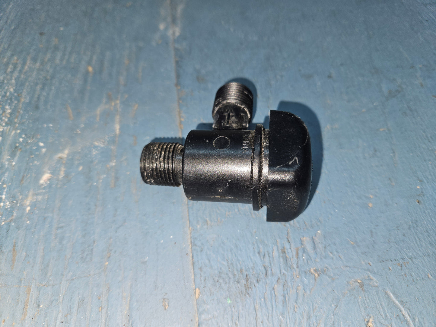 Vacuum breaker