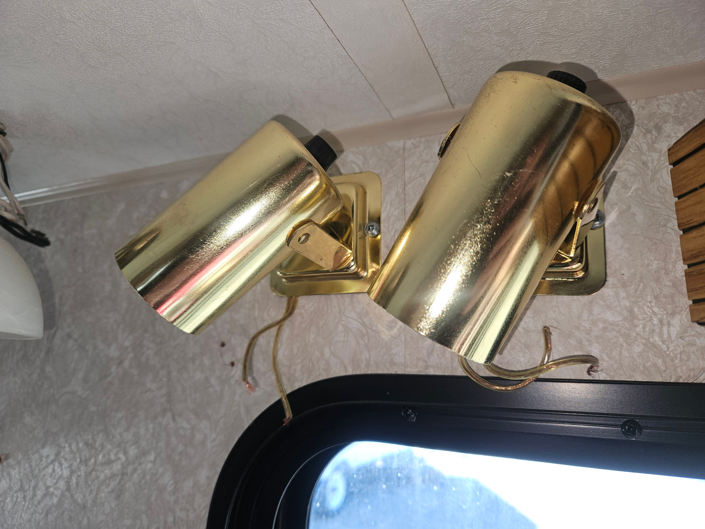 Wall mount lights