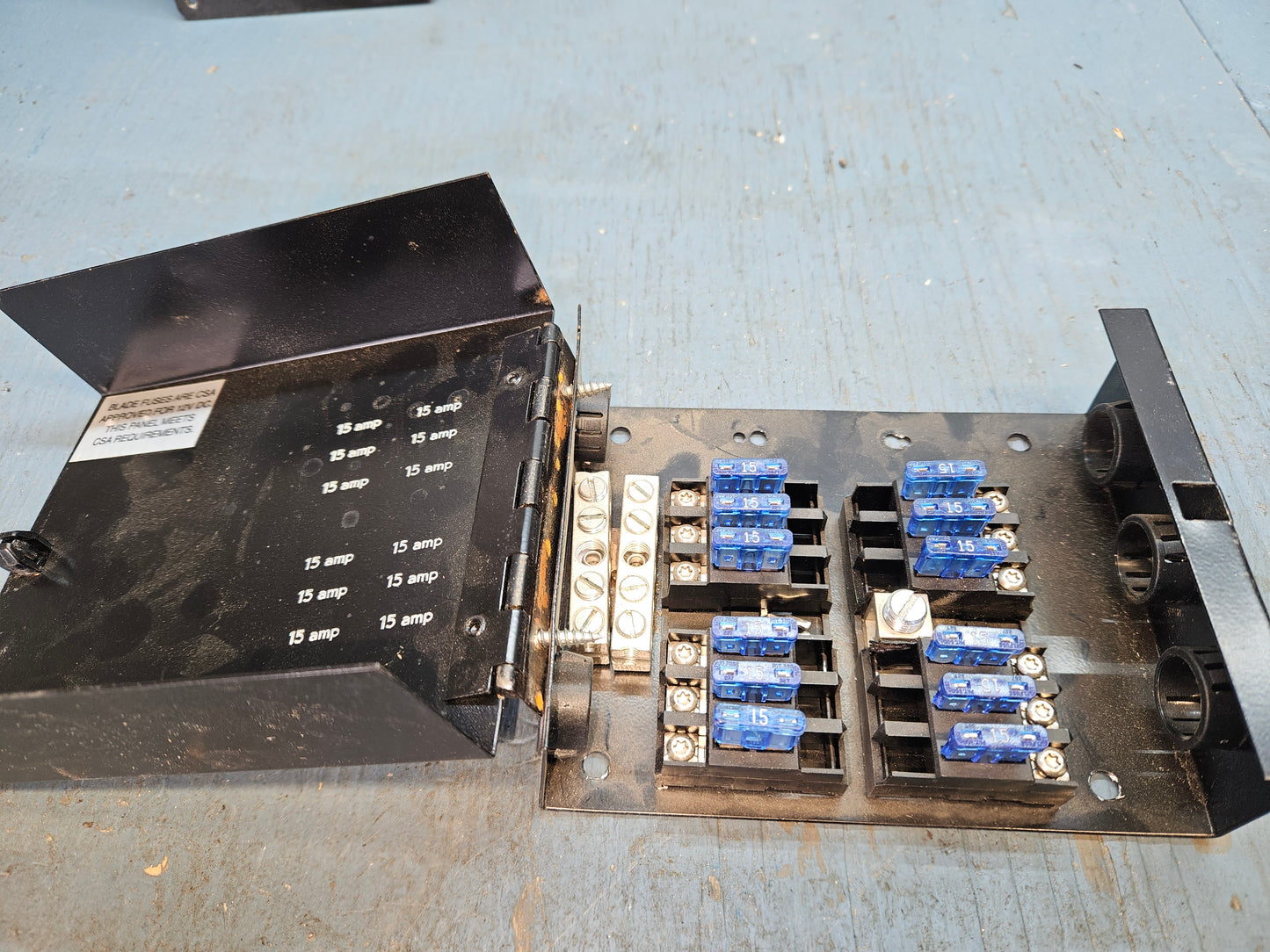 12 volt distribution box