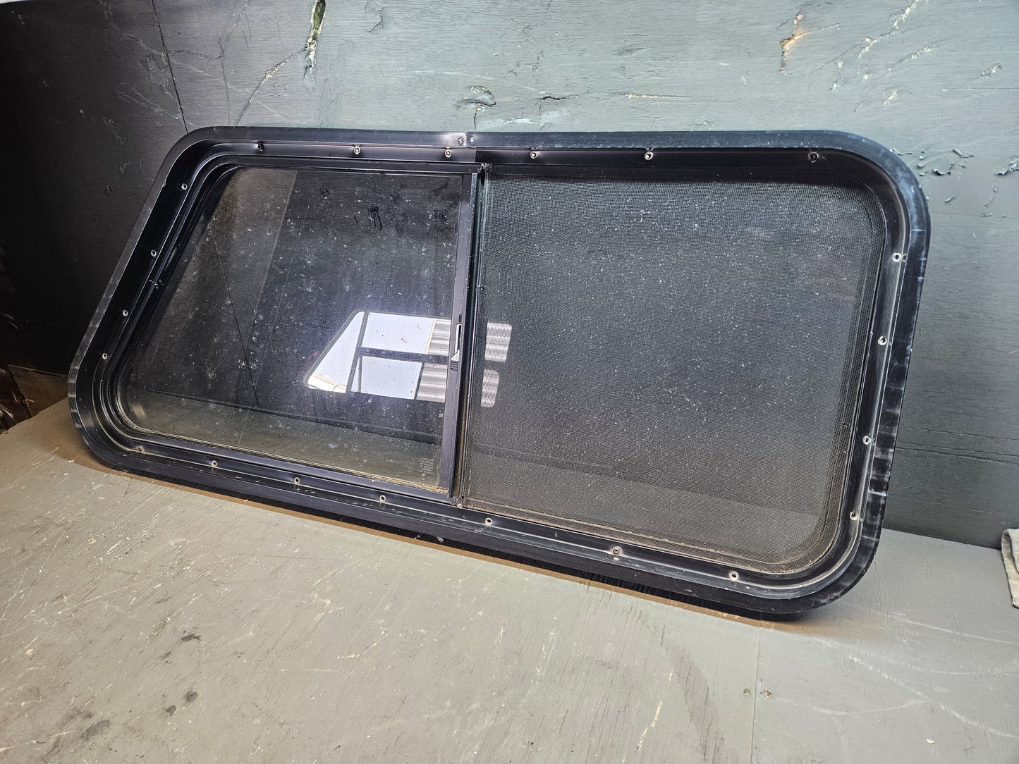 Angle cut window black