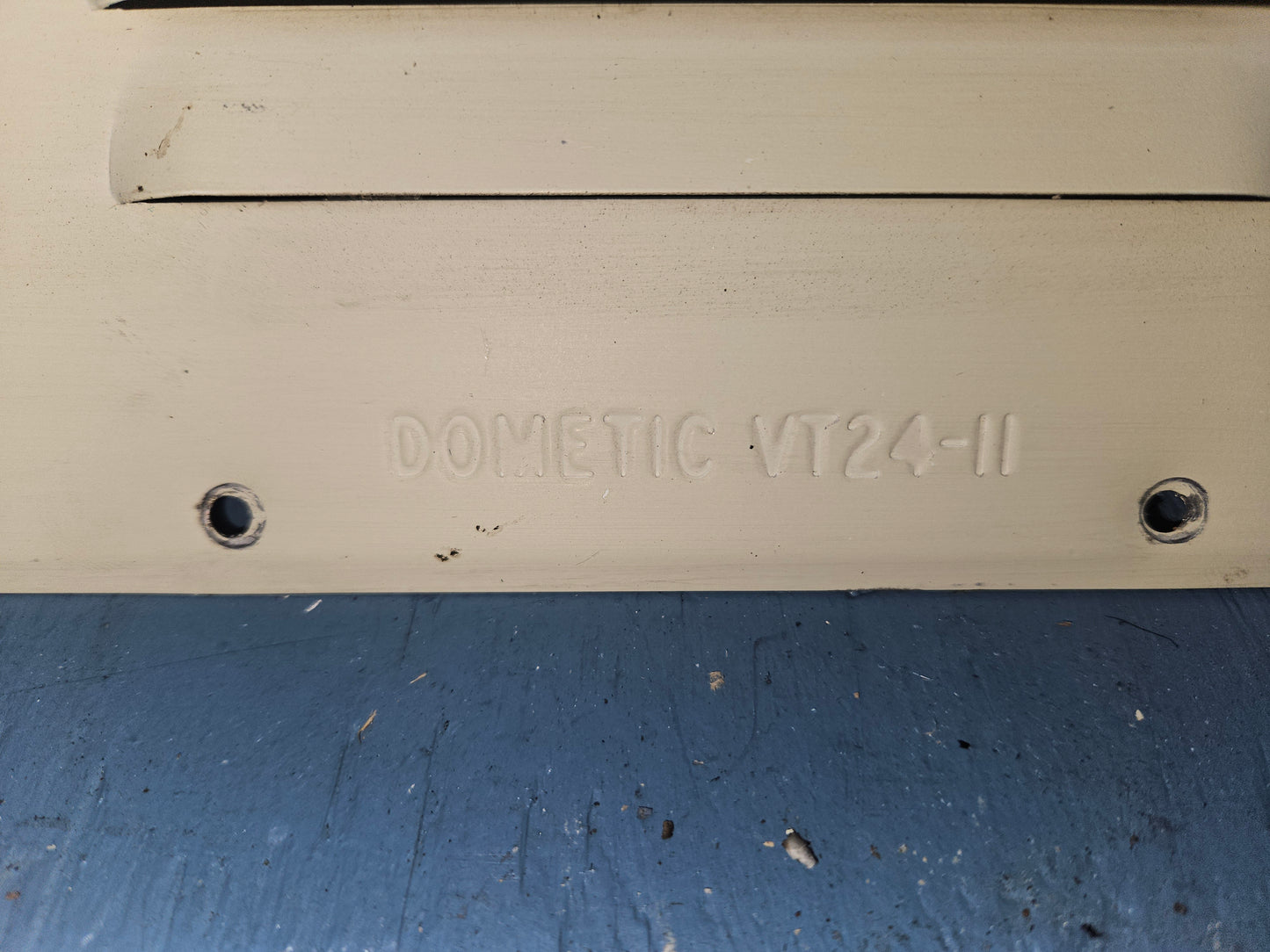 Dometic fridge vent