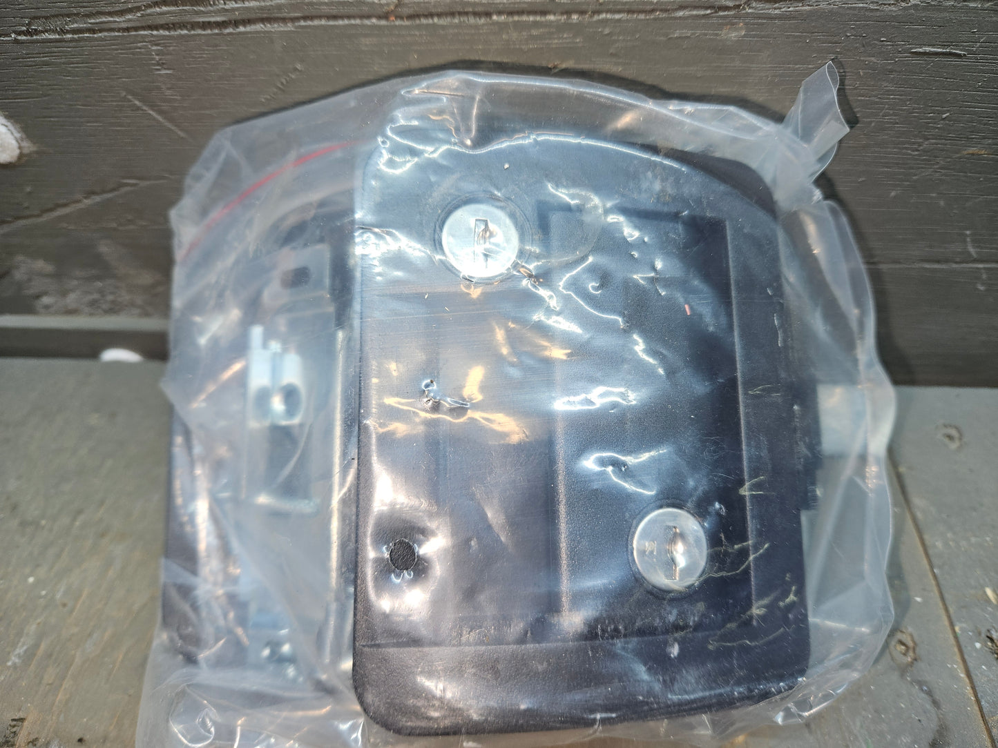 New entry door lock