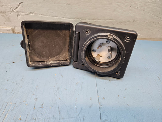 Twist lock receptacle 30 amp