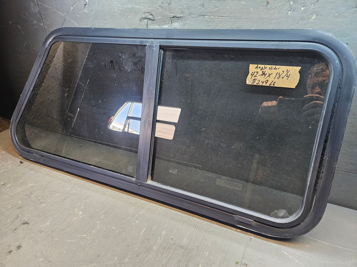 Angle slider window black