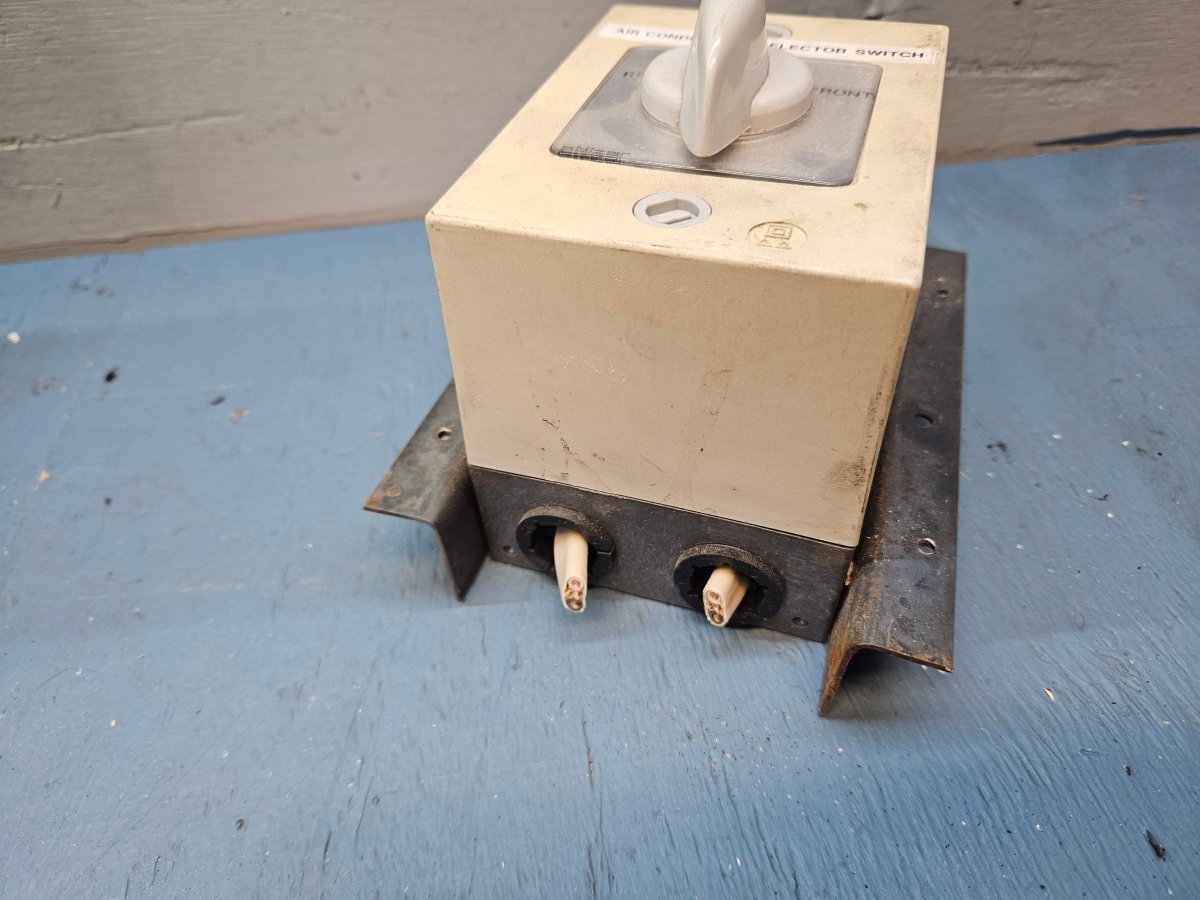 AC selector switch