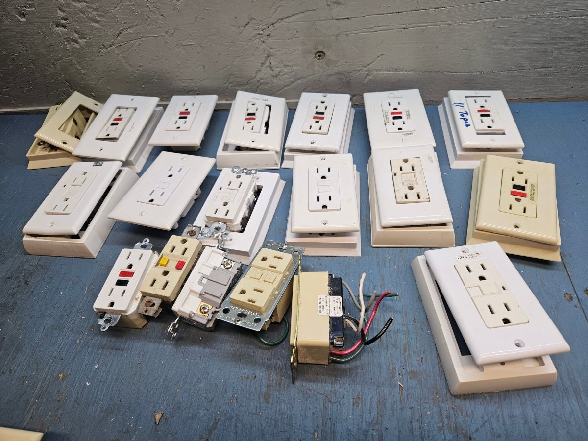 Wall plug GFI