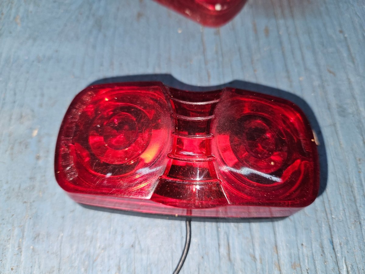Marker light red