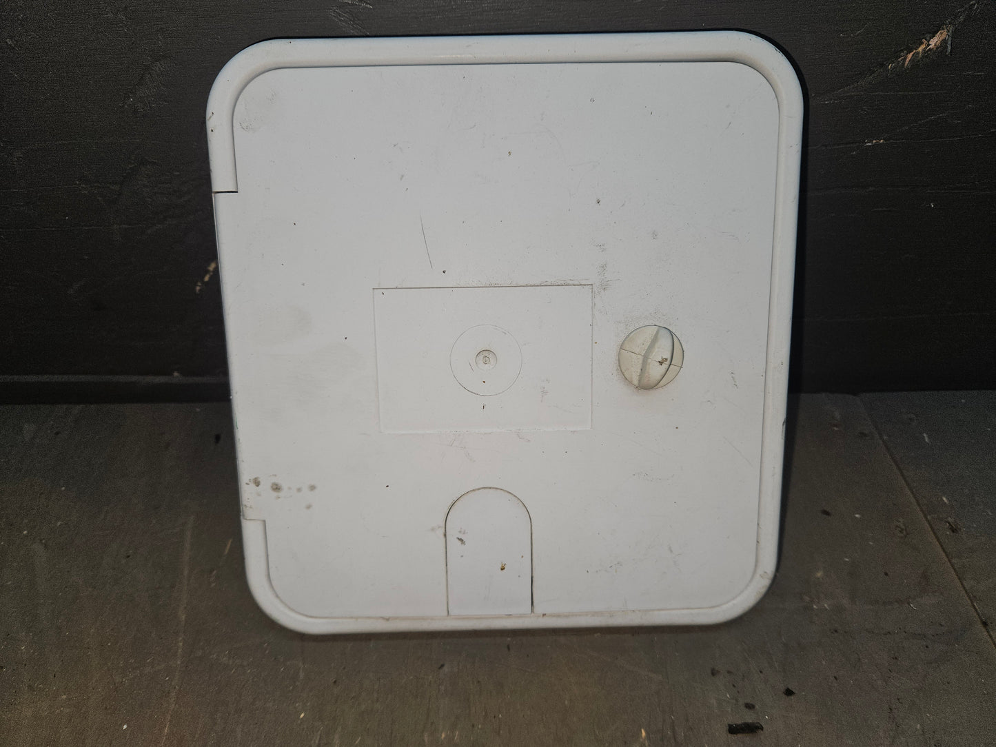 Access hatch electrical