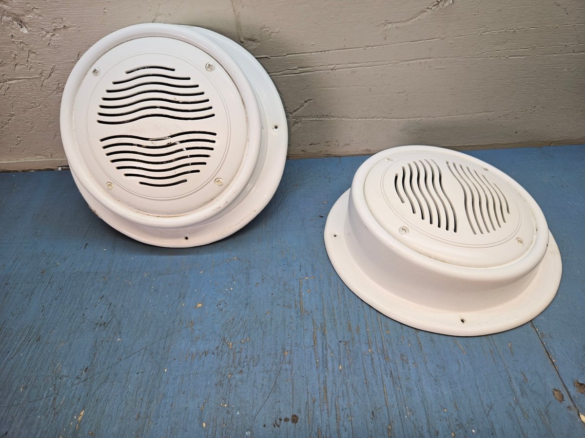 Outdoor stereo speaker