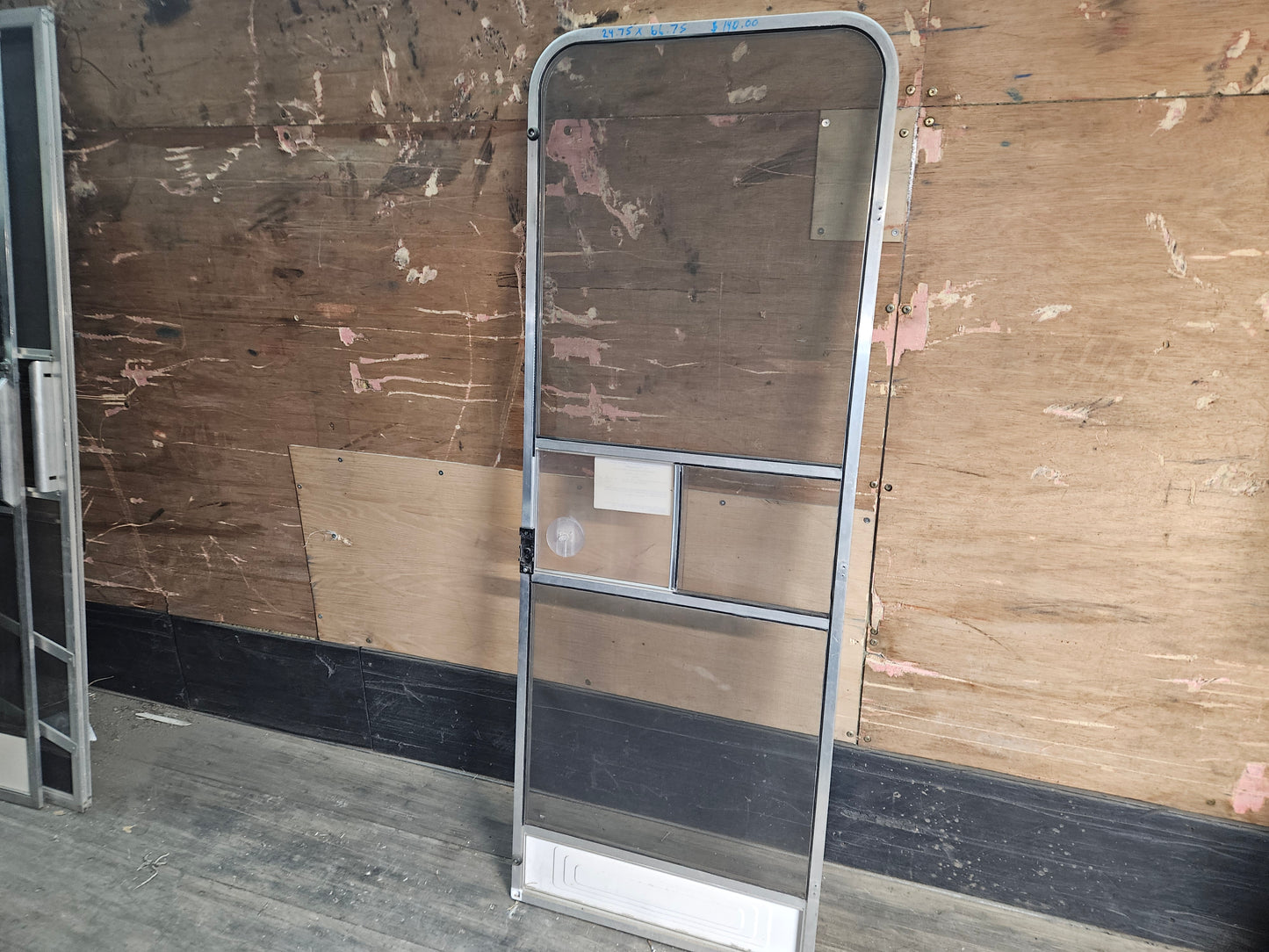 Screen door radius