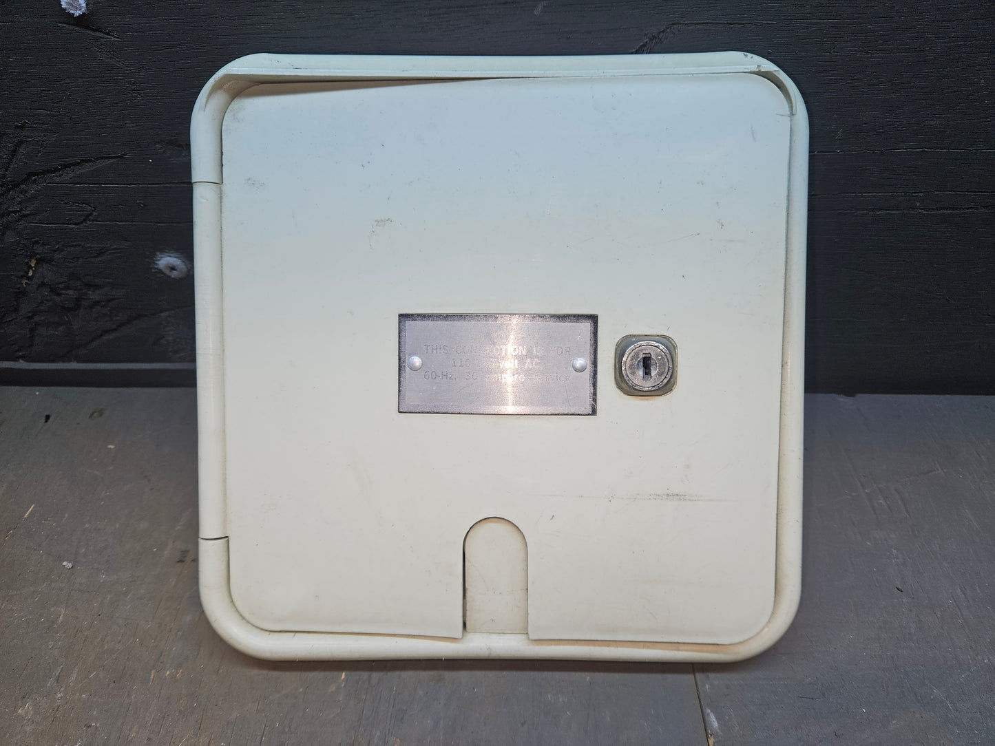 Access hatch electrical