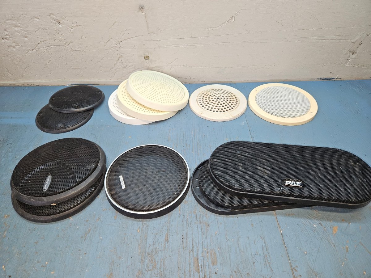 Stereo speaker grill