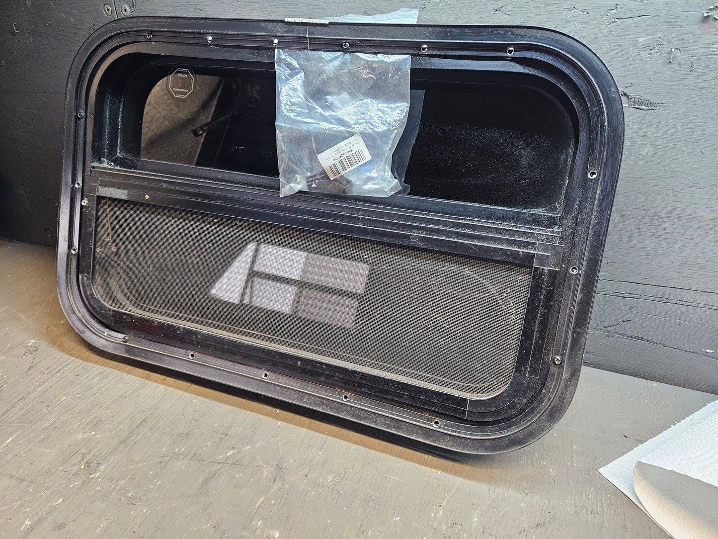 small Crank window black