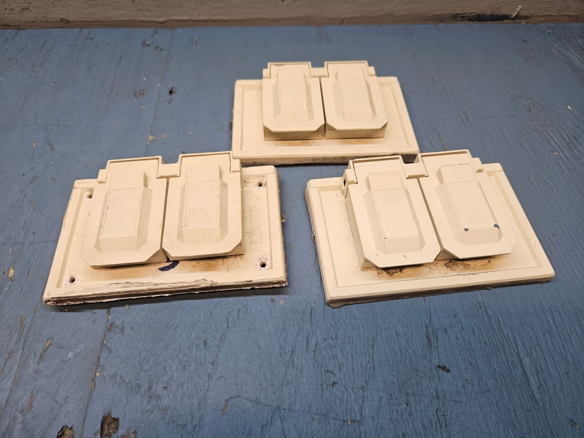 Plug cover exterior