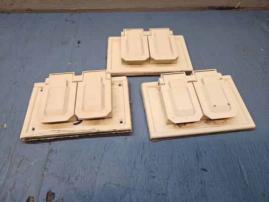 Plug cover exterior