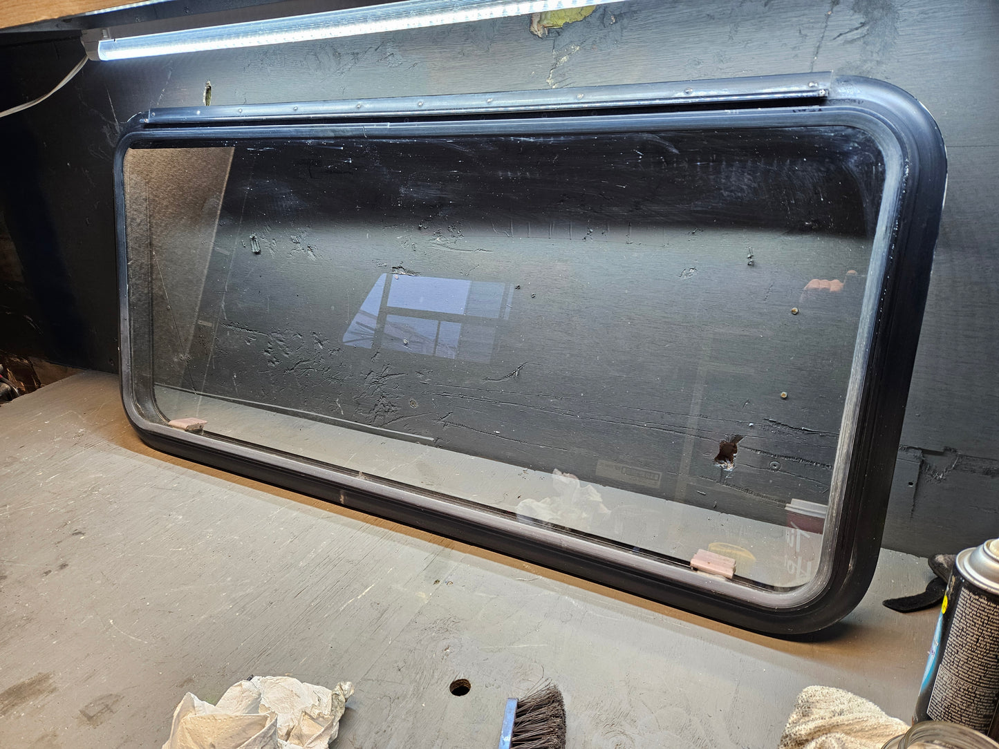 Escape window black