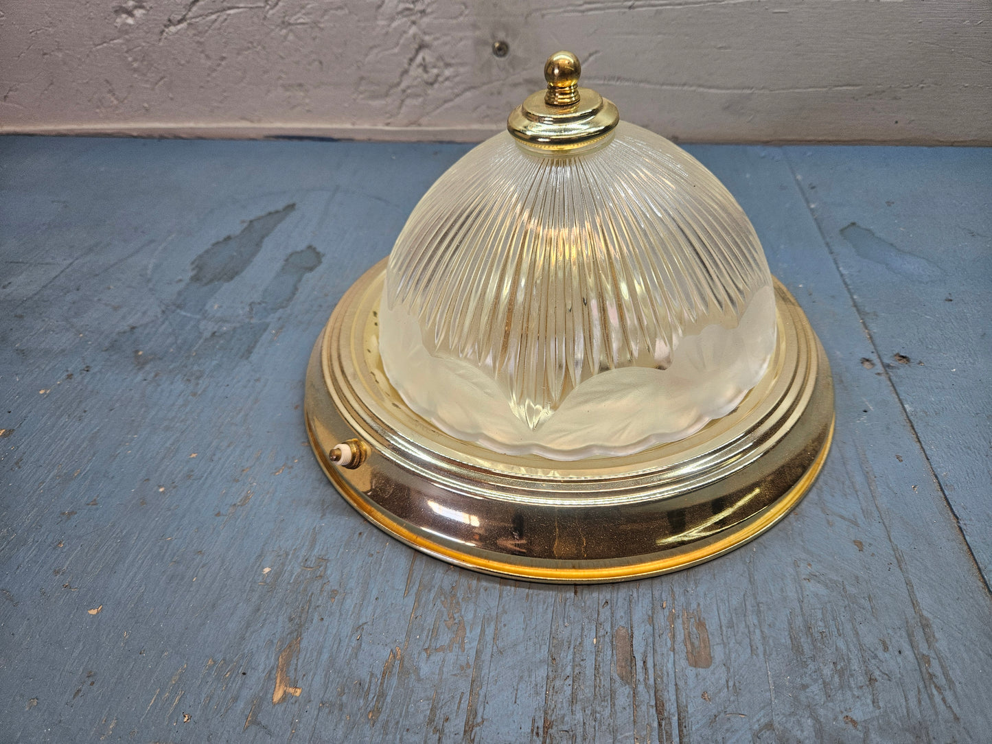Ceiling mount light