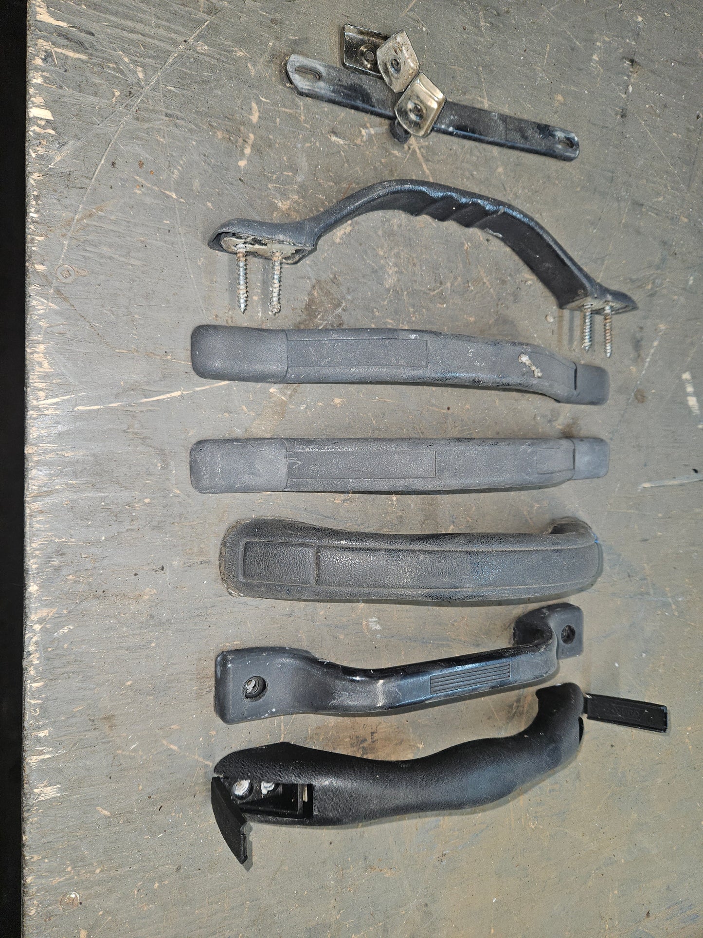 Entry grab handle black