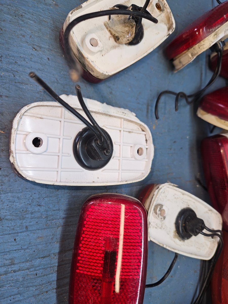 Marker light red