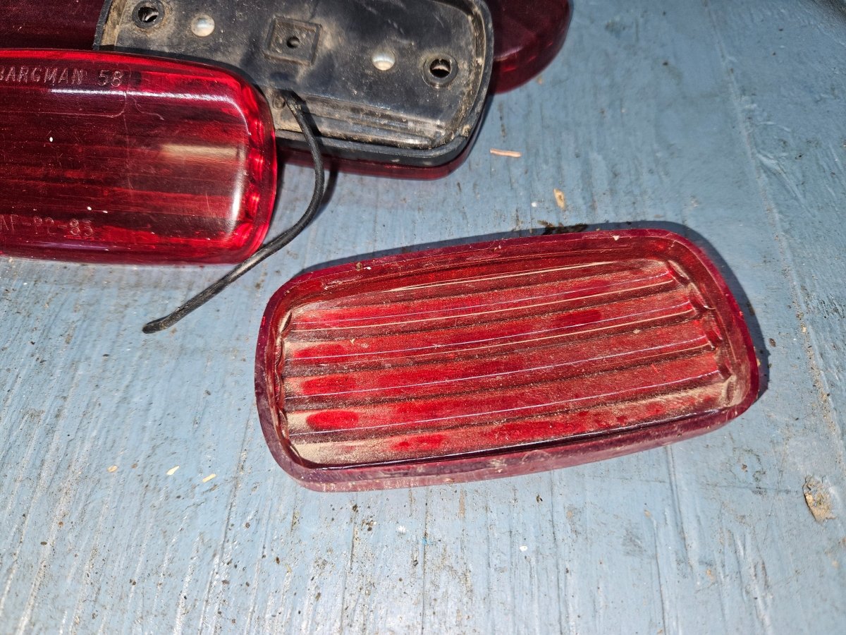 Marker light red