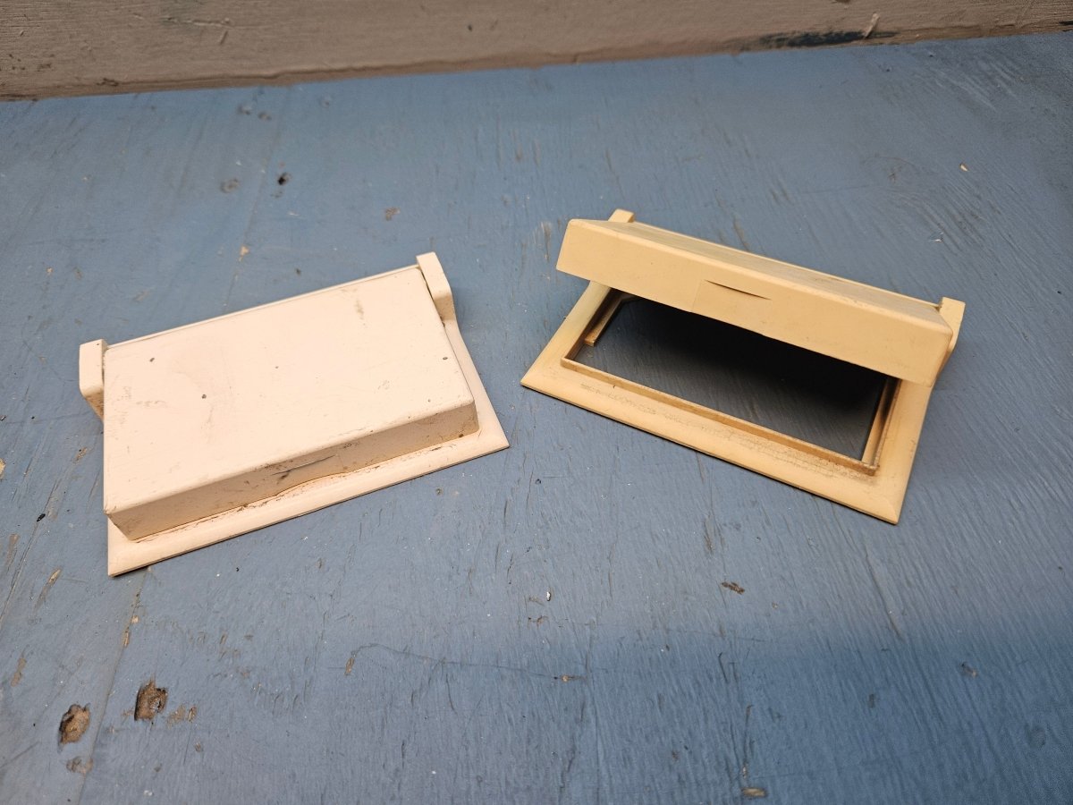 Plug cover exterior