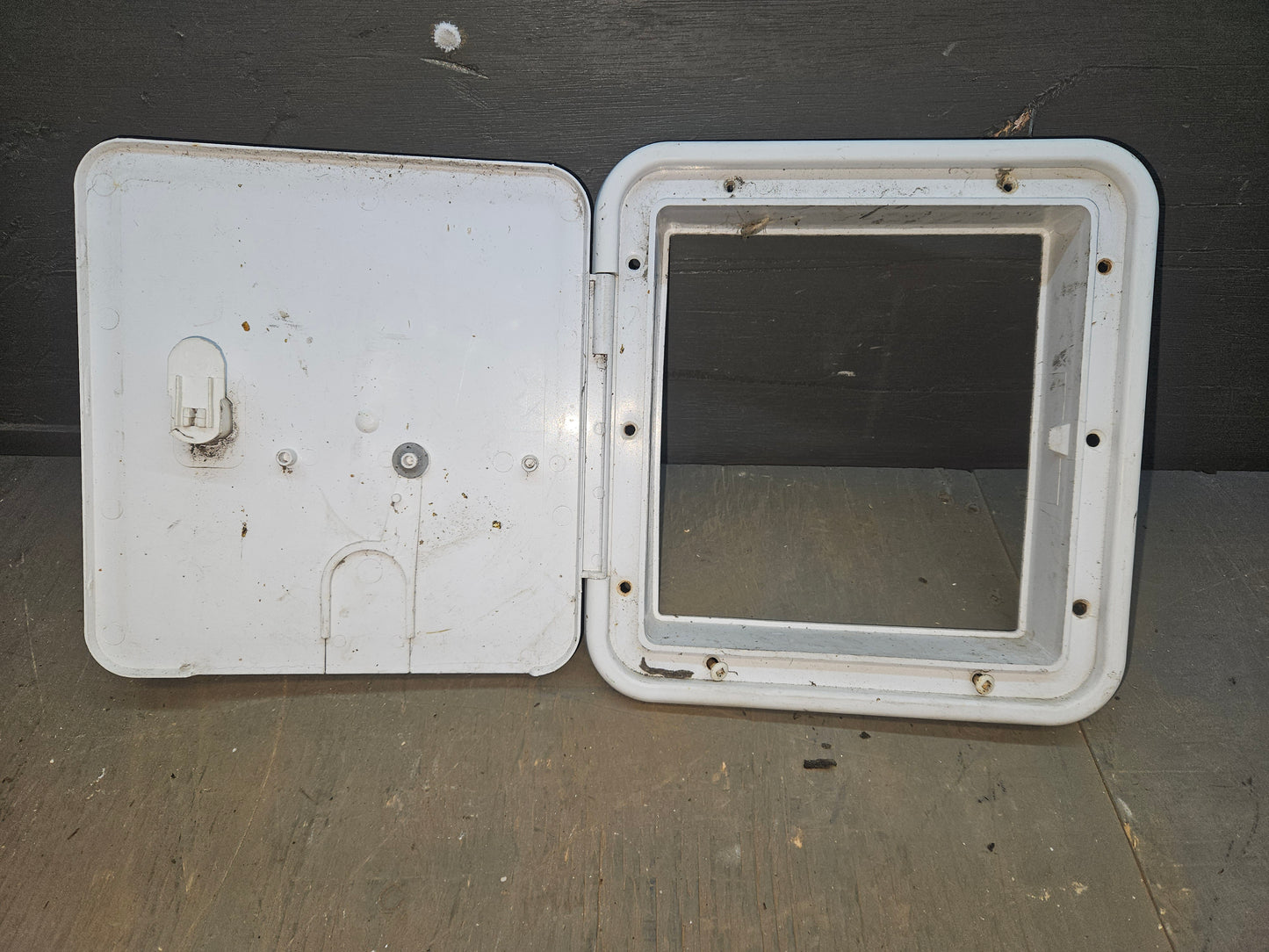Access hatch electrical