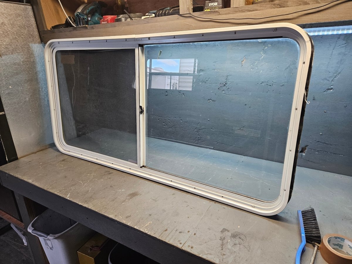 Sliding picture window white