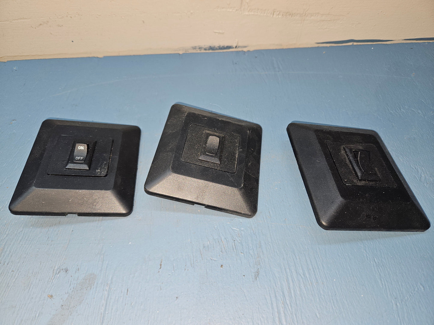 Light switch black