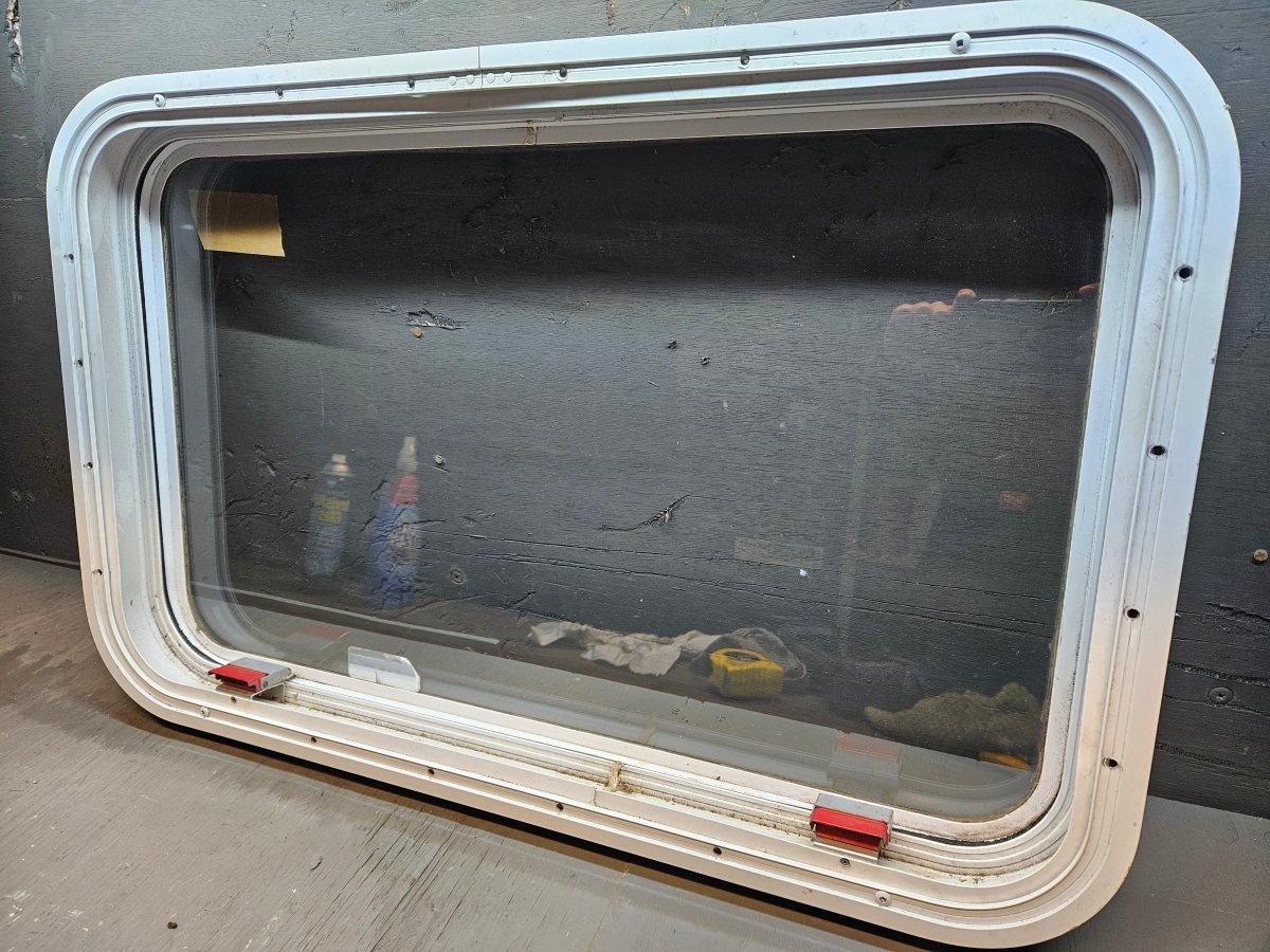 Escape window white