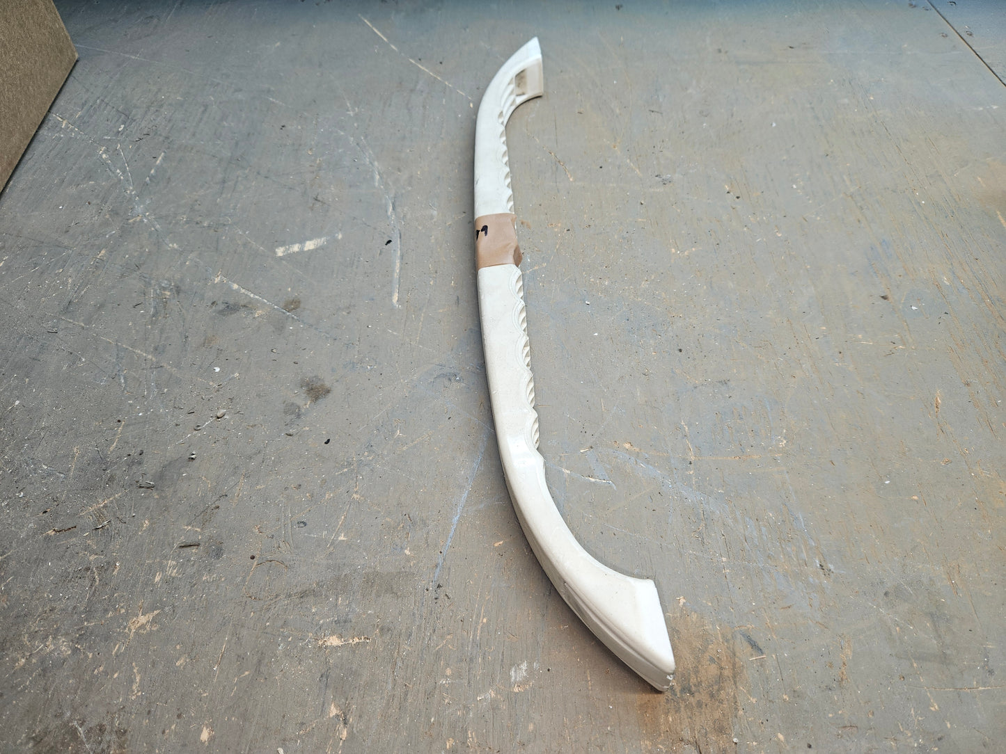 Entry grab handle white
