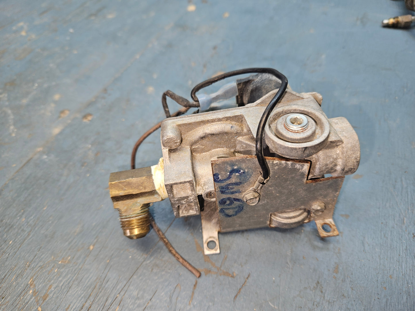 Suburban hot water tank gas valve