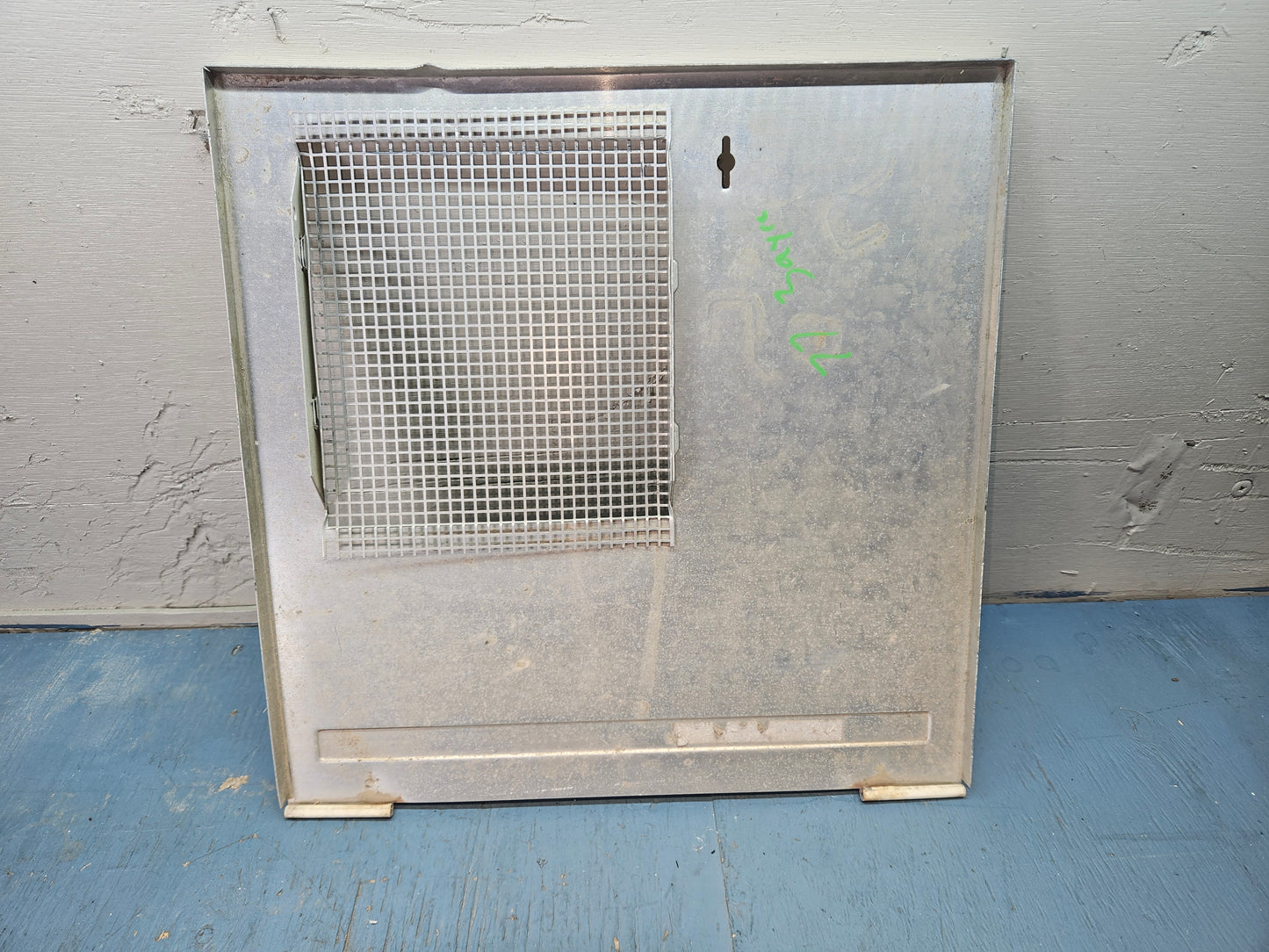 Retro hot water tank cover