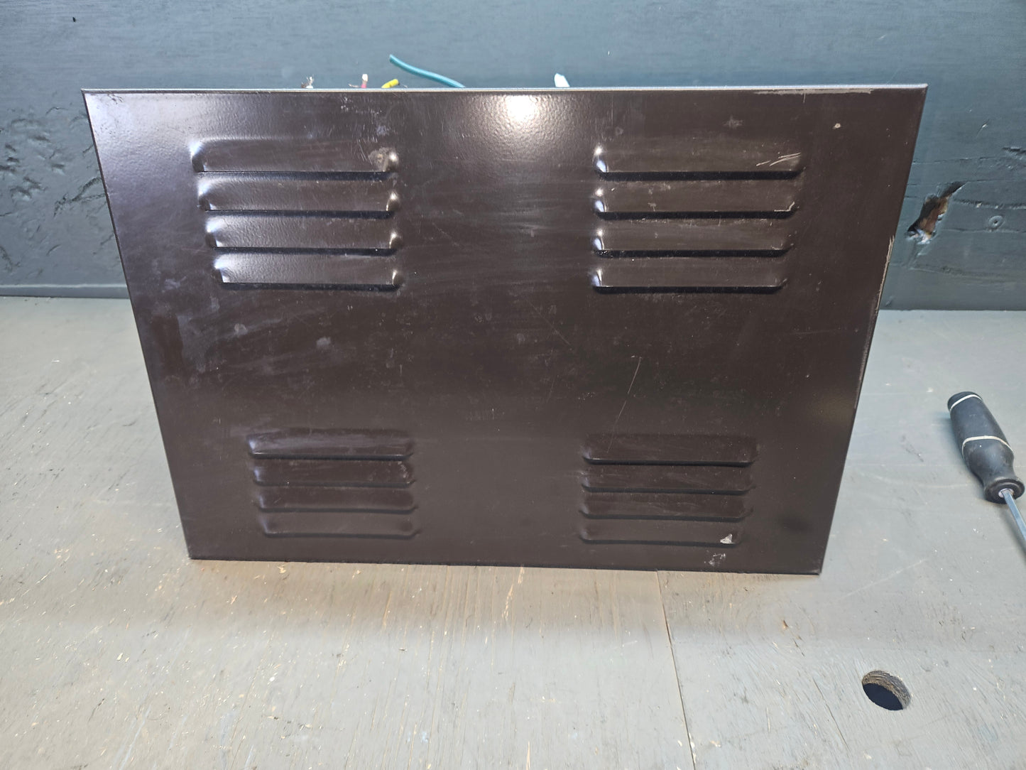 Systems monitors 32 amp convertor