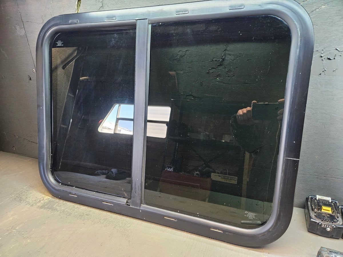 Slide window (black)