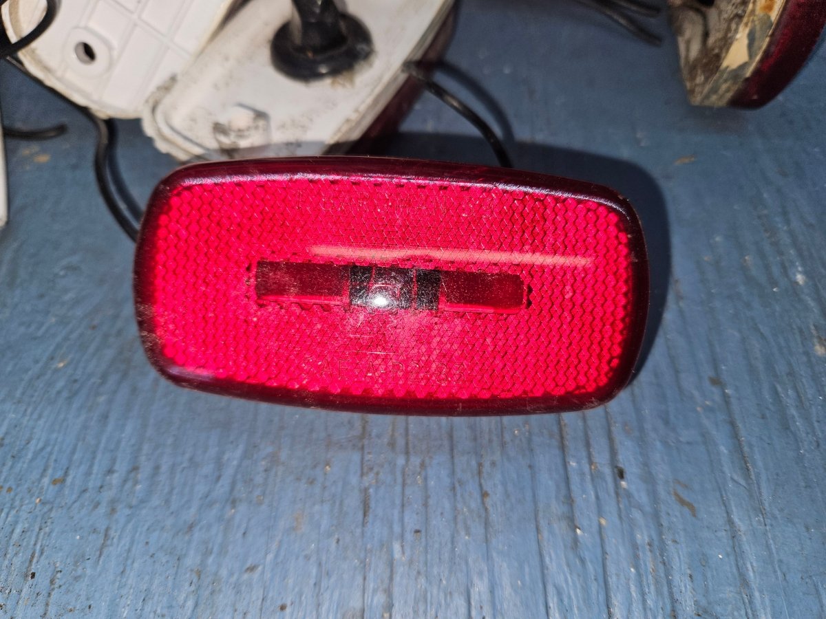 Marker light red