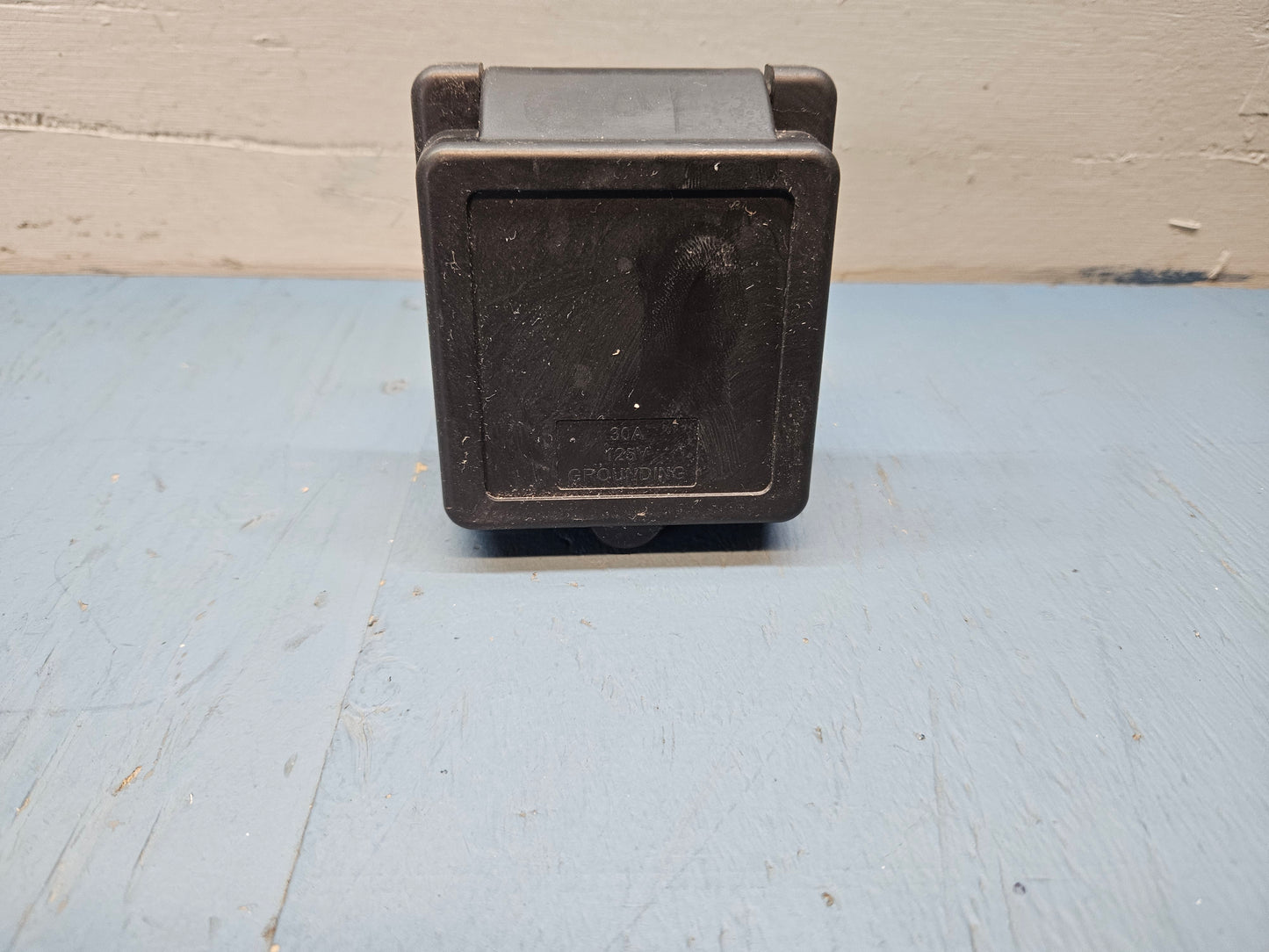 Twist lock receptacle 30 amp