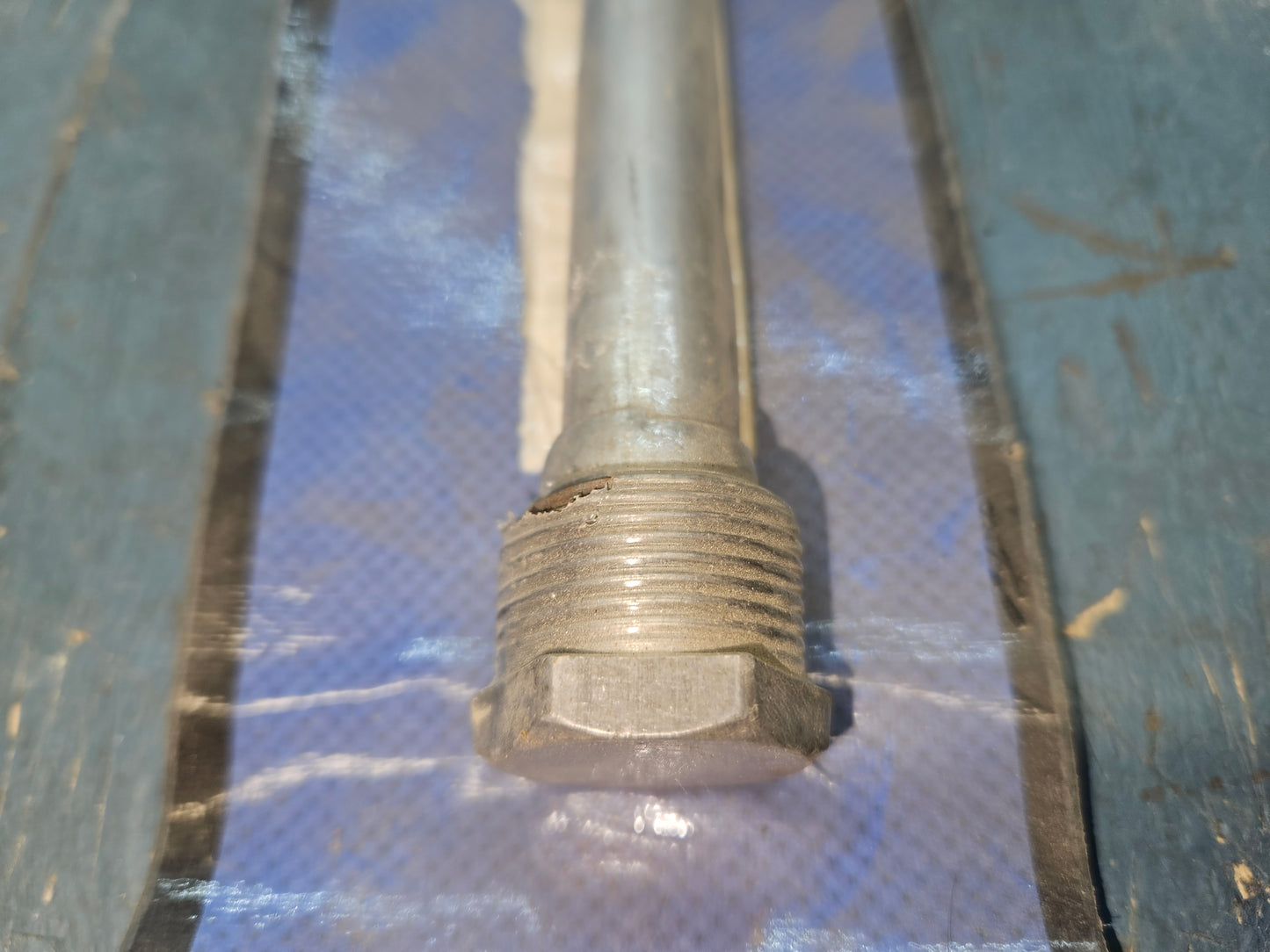 Hot water tank anode rod